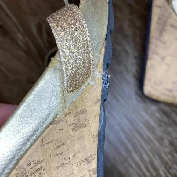 Gold Wedge Sandal - 8.5 - Picture 8 of 10